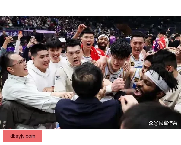 背水一战 曾凡博凌晨归队热身助攻 背水一战 曾凡博凌晨归队热身助攻